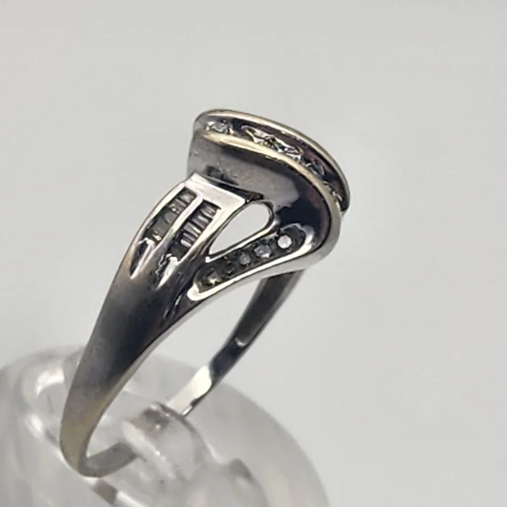 Sun 10 Karat White Gold & Diamond Ring (10.5)